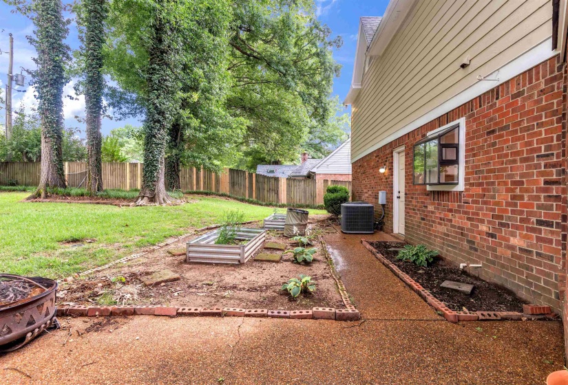 250 LOCUST GROVE DR, Memphis, Tennessee 38018, 4 Bedroom Bedrooms, 7 Room Rooms,2.1 BathroomBathrooms,Residential,For Sale,LOCUST GROVE,0,10222545