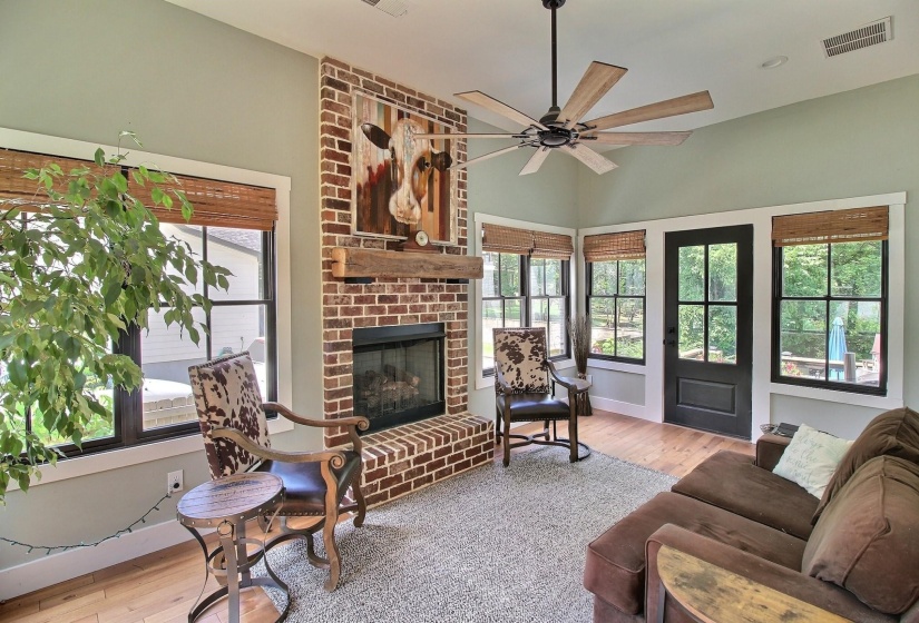 245 MAIN ST, Collierville, Tennessee 38017, 4 Bedrooms Bedrooms, 7 Rooms Rooms,4.1 BathroomsBathrooms,Residential,For Sale,MAIN,10222552