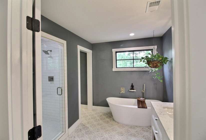 245 MAIN ST, Collierville, Tennessee 38017, 4 Bedrooms Bedrooms, 7 Rooms Rooms,4.1 BathroomsBathrooms,Residential,For Sale,MAIN,10222552