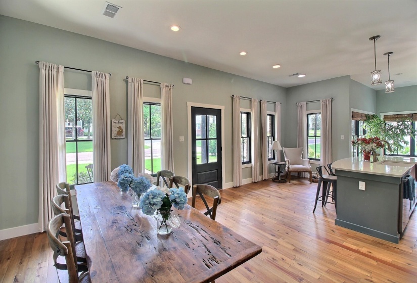 245 MAIN ST, Collierville, Tennessee 38017, 4 Bedrooms Bedrooms, 7 Rooms Rooms,4.1 BathroomsBathrooms,Residential,For Sale,MAIN,10222552