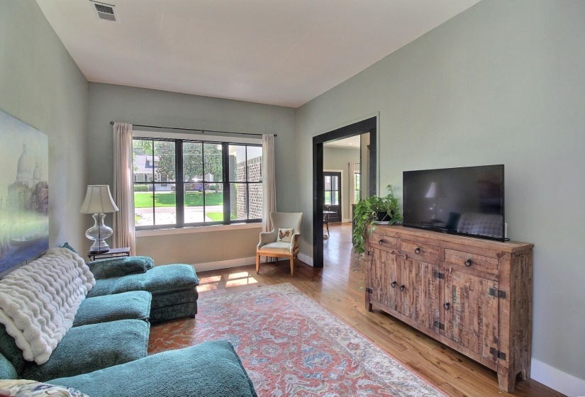 245 MAIN ST, Collierville, Tennessee 38017, 4 Bedrooms Bedrooms, 7 Rooms Rooms,4.1 BathroomsBathrooms,Residential,For Sale,MAIN,10222552
