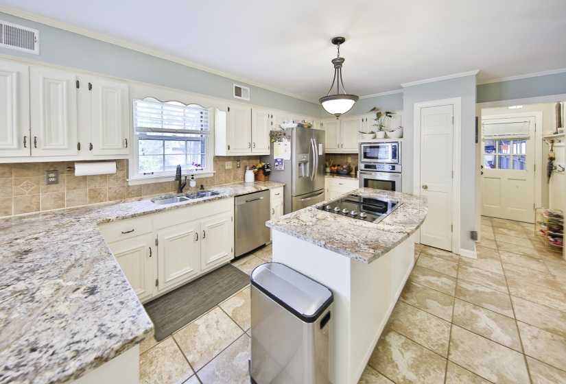 2848 OLD ELM LN, Germantown, Tennessee 38138, 4 Bedroom Bedrooms, 8 Room Rooms,3 BathroomBathrooms,Residential,For Sale,OLD ELM,0,10222555