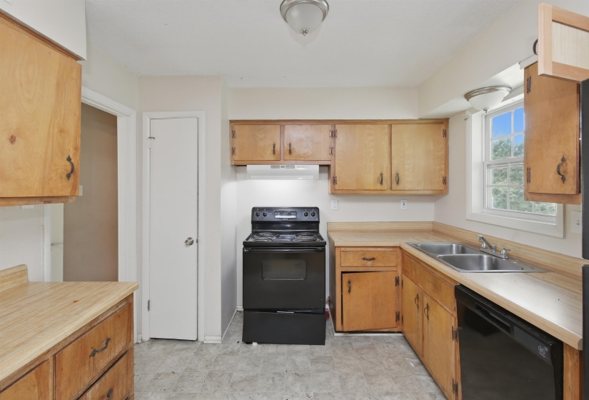 4709 RALEIGH-LAGRANGE RD, Memphis, Tennessee 38128, 4 Bedroom Bedrooms, 9 Room Rooms,2.1 BathroomBathrooms,Residential,For Sale,RALEIGH-LAGRANGE,0,10222561