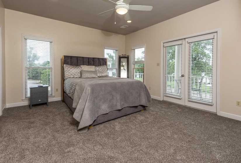 1020 ISLAND PARK DR, Memphis, Tennessee 38103, 4 Bedroom Bedrooms, 7 Room Rooms,4.1 BathroomBathrooms,Residential,For Sale,ISLAND PARK,0,10222570