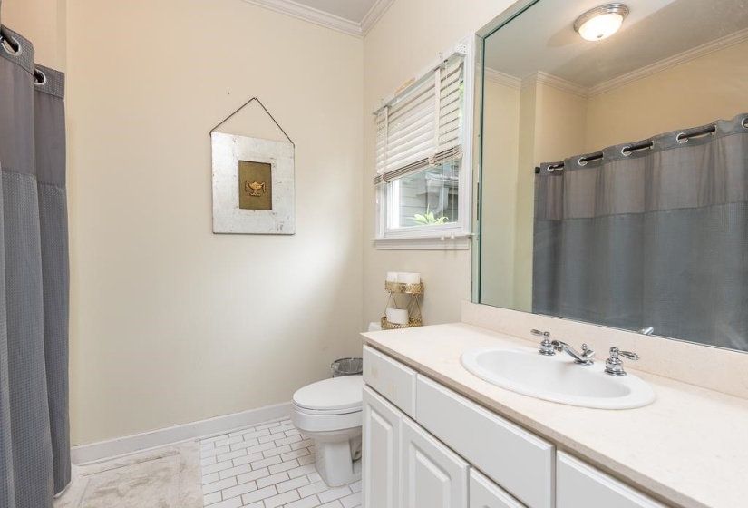 1020 ISLAND PARK DR, Memphis, Tennessee 38103, 4 Bedroom Bedrooms, 7 Room Rooms,4.1 BathroomBathrooms,Residential,For Sale,ISLAND PARK,0,10222570
