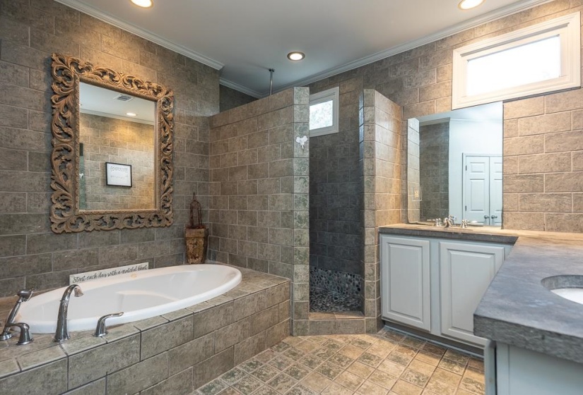1020 ISLAND PARK DR, Memphis, Tennessee 38103, 4 Bedroom Bedrooms, 7 Room Rooms,4.1 BathroomBathrooms,Residential,For Sale,ISLAND PARK,0,10222570