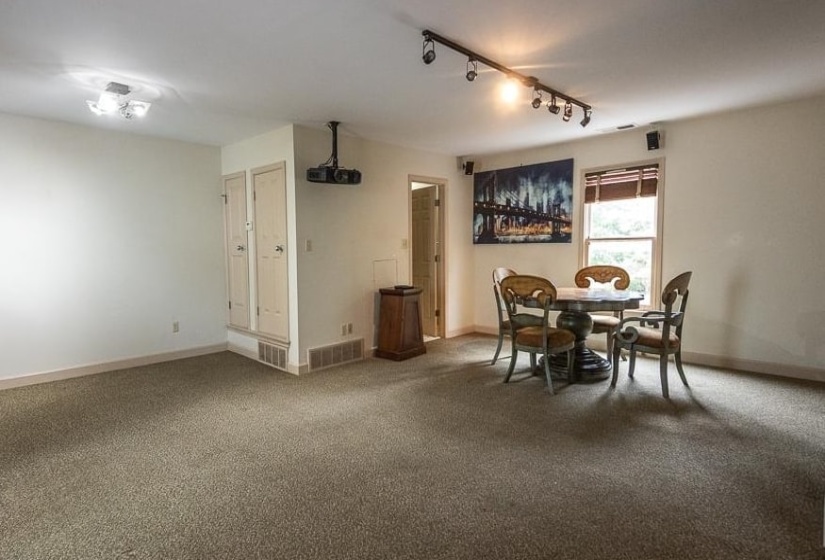 1020 ISLAND PARK DR, Memphis, Tennessee 38103, 4 Bedroom Bedrooms, 7 Room Rooms,4.1 BathroomBathrooms,Residential,For Sale,ISLAND PARK,0,10222570