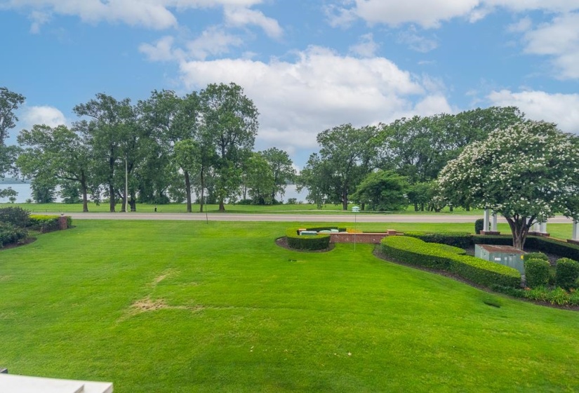 1020 ISLAND PARK DR, Memphis, Tennessee 38103, 4 Bedroom Bedrooms, 7 Room Rooms,4.1 BathroomBathrooms,Residential,For Sale,ISLAND PARK,0,10222570