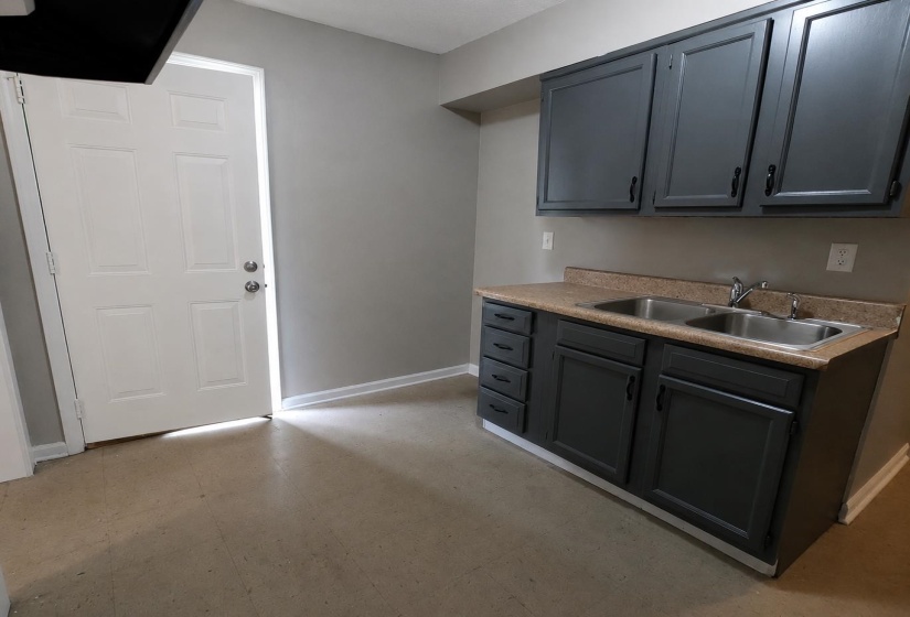 1672 CLANCY ST, Memphis, Tennessee 38106, 1 Bedroom Bedrooms, 0 ,1 BathroomBathrooms,Duplexes,For Sale,CLANCY,0,10222586