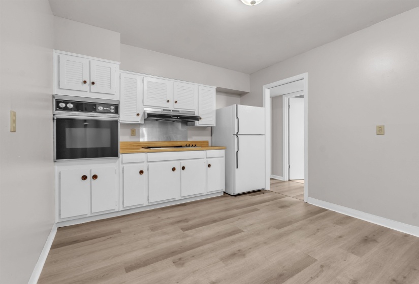 4400 POPLAR AVE, Memphis, Tennessee 38117, 1 Bedroom Bedrooms, 4 Room Rooms,1.1 BathroomBathrooms,Residential,For Sale,POPLAR,0,10222592