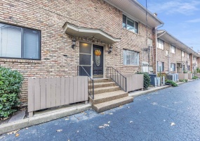 4400 POPLAR AVE, Memphis, Tennessee 38117, 1 Bedroom Bedrooms, 4 Room Rooms,1.1 BathroomBathrooms,Residential,For Sale,POPLAR,0,10222592
