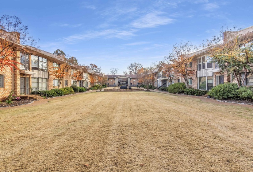 4400 POPLAR AVE, Memphis, Tennessee 38117, 1 Bedroom Bedrooms, 4 Room Rooms,1.1 BathroomBathrooms,Residential,For Sale,POPLAR,0,10222592