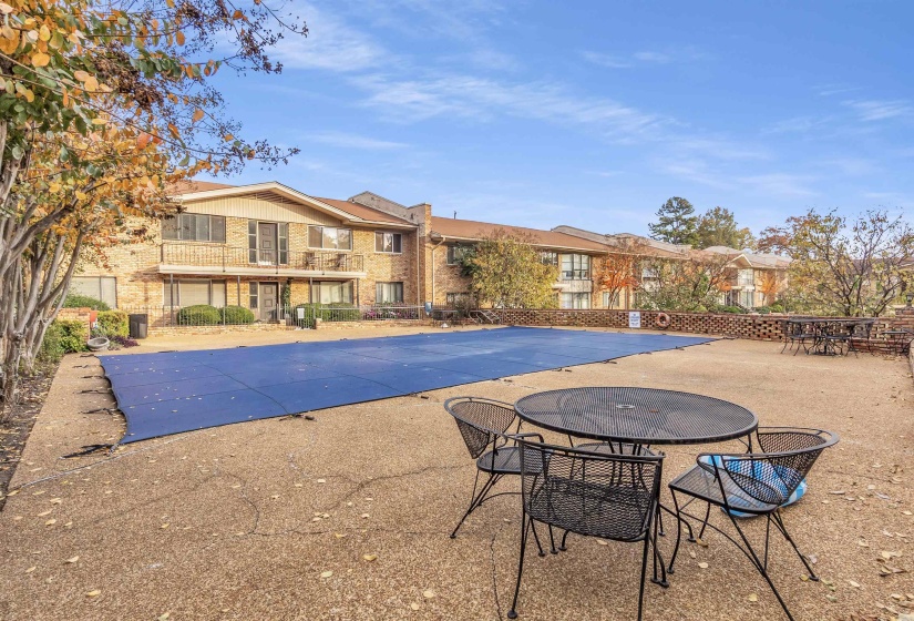4400 POPLAR AVE, Memphis, Tennessee 38117, 1 Bedroom Bedrooms, 4 Room Rooms,1.1 BathroomBathrooms,Residential,For Sale,POPLAR,0,10222592