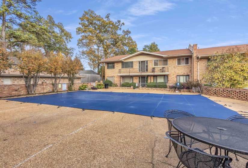 4400 POPLAR AVE, Memphis, Tennessee 38117, 1 Bedroom Bedrooms, 4 Room Rooms,1.1 BathroomBathrooms,Residential,For Sale,POPLAR,0,10222592