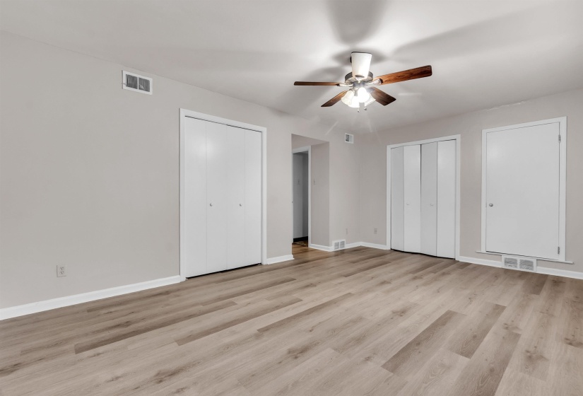 4400 POPLAR AVE, Memphis, Tennessee 38117, 1 Bedroom Bedrooms, 4 Room Rooms,1.1 BathroomBathrooms,Residential,For Sale,POPLAR,0,10222592