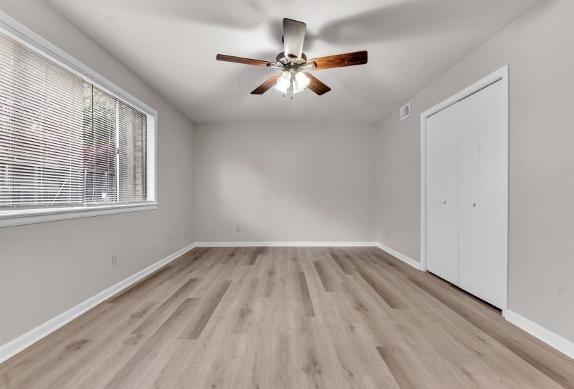 4400 POPLAR AVE, Memphis, Tennessee 38117, 1 Bedroom Bedrooms, 4 Room Rooms,1.1 BathroomBathrooms,Residential,For Sale,POPLAR,0,10222592