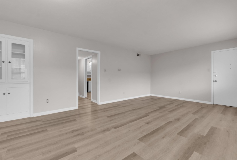 4400 POPLAR AVE, Memphis, Tennessee 38117, 1 Bedroom Bedrooms, 4 Room Rooms,1.1 BathroomBathrooms,Residential,For Sale,POPLAR,0,10222592