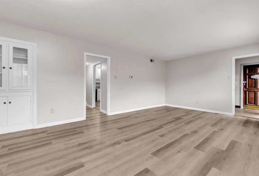 4400 POPLAR AVE, Memphis, Tennessee 38117, 1 Bedroom Bedrooms, 4 Room Rooms,1.1 BathroomBathrooms,Residential,For Sale,POPLAR,0,10222592