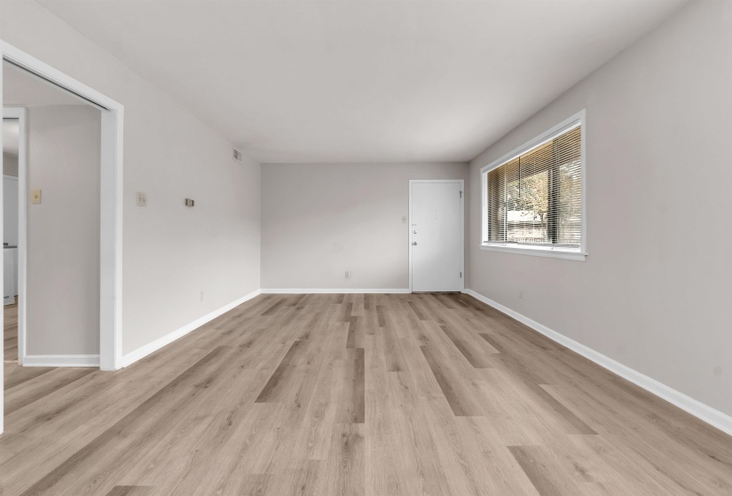 4400 POPLAR AVE, Memphis, Tennessee 38117, 1 Bedroom Bedrooms, 4 Room Rooms,1.1 BathroomBathrooms,Residential,For Sale,POPLAR,0,10222592