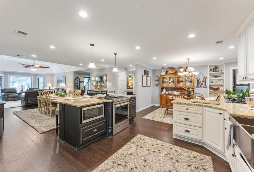 3215 ALFRED DR, Bartlett, Tennessee 38133, 5 Bedrooms Bedrooms, 11 Rooms Rooms,3.1 BathroomsBathrooms,Residential,For Sale,ALFRED,10222598