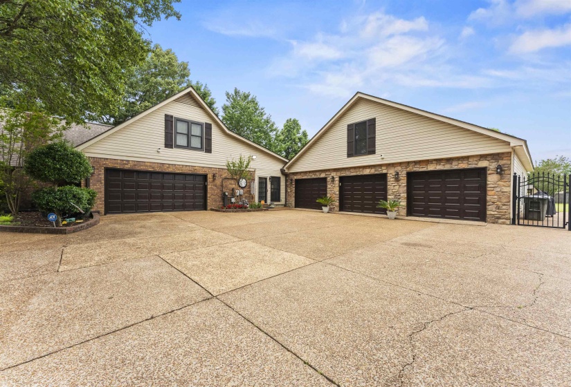 3215 ALFRED DR, Bartlett, Tennessee 38133, 5 Bedrooms Bedrooms, 11 Rooms Rooms,3.1 BathroomsBathrooms,Residential,For Sale,ALFRED,10222598