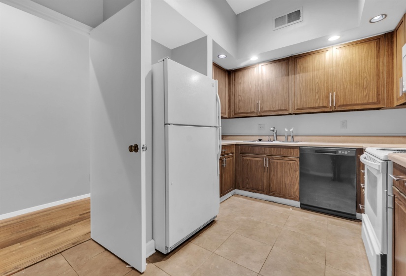 768 EVENTIDE DR, Memphis, Tennessee 38120, 3 Bedroom Bedrooms, 6 Room Rooms,2.1 BathroomBathrooms,Residential,For Sale,EVENTIDE,0,10222604