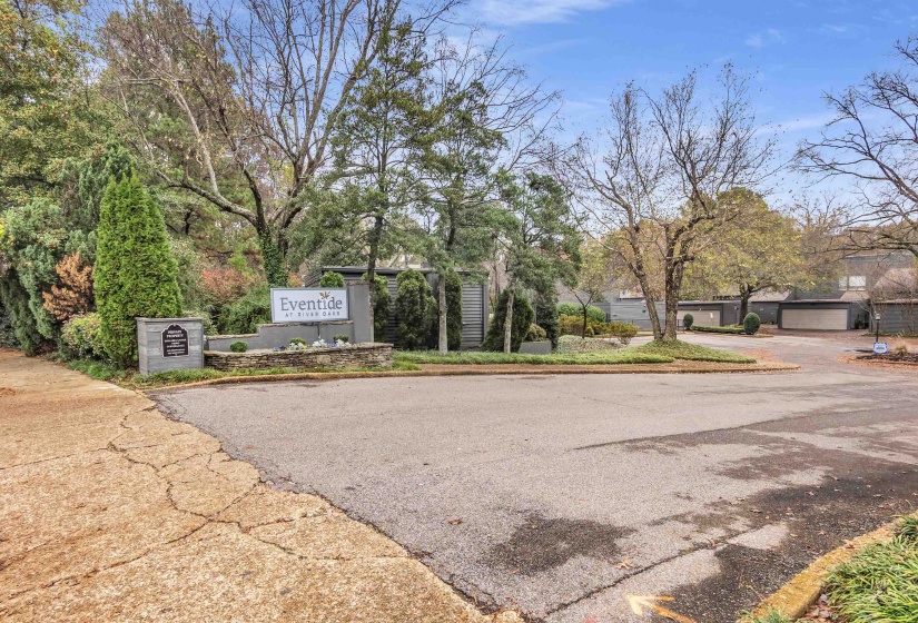 768 EVENTIDE DR, Memphis, Tennessee 38120, 3 Bedroom Bedrooms, 6 Room Rooms,2.1 BathroomBathrooms,Residential,For Sale,EVENTIDE,0,10222604