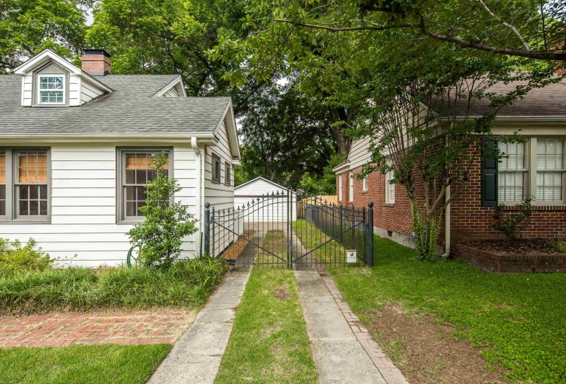 265 ALEXANDER ST, Memphis, Tennessee 38111, 3 Bedroom Bedrooms, 8 Room Rooms,2 BathroomBathrooms,Residential,For Sale,ALEXANDER,0,10222606