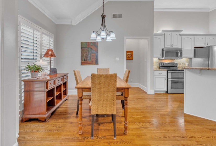 924 WARWICK OAKS DR, Collierville, Tennessee 38017, 3 Bedrooms Bedrooms, 7 Rooms Rooms,2 BathroomsBathrooms,Residential,For Sale,WARWICK OAKS,10222577
