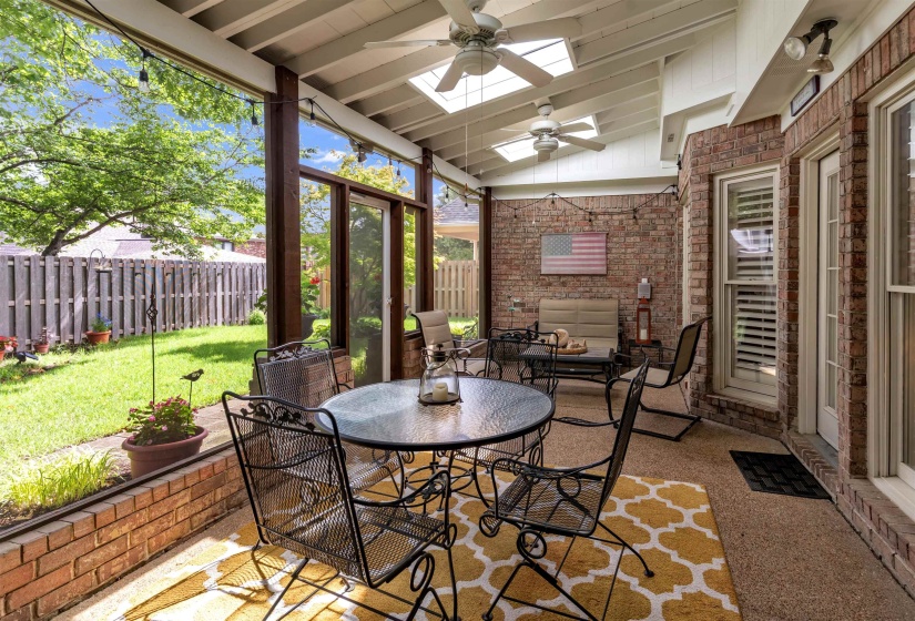 924 WARWICK OAKS DR, Collierville, Tennessee 38017, 3 Bedrooms Bedrooms, 7 Rooms Rooms,2 BathroomsBathrooms,Residential,For Sale,WARWICK OAKS,10222577
