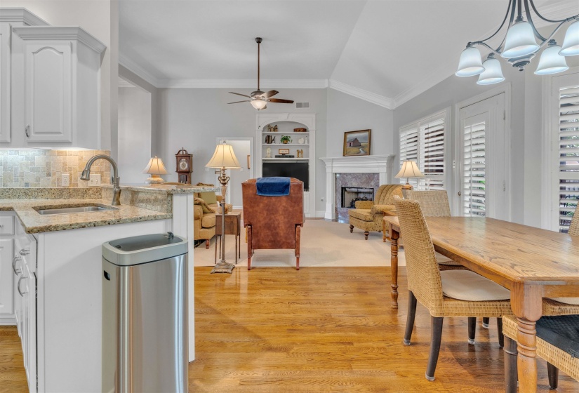 924 WARWICK OAKS DR, Collierville, Tennessee 38017, 3 Bedrooms Bedrooms, 7 Rooms Rooms,2 BathroomsBathrooms,Residential,For Sale,WARWICK OAKS,10222577