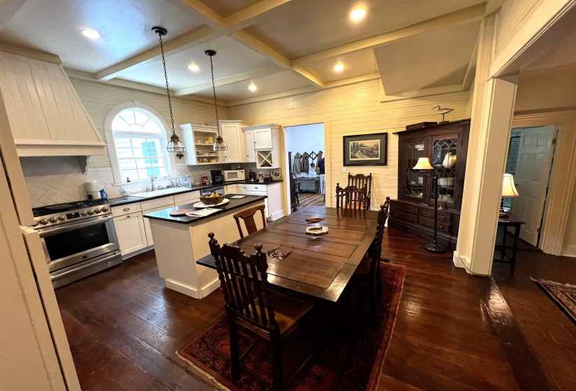 320 FOURTH ST, La Grange, Tennessee 38057, 2 Bedrooms Bedrooms, 6 Rooms Rooms,2 BathroomsBathrooms,Residential,For Sale,FOURTH,10222587