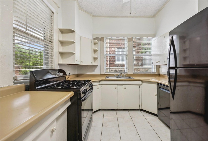 1901 LINDEN AVE, Memphis, Tennessee 38104, 3 Bedrooms Bedrooms, ,1 BathroomBathrooms,Duplexes,For Sale,LINDEN,10222642
