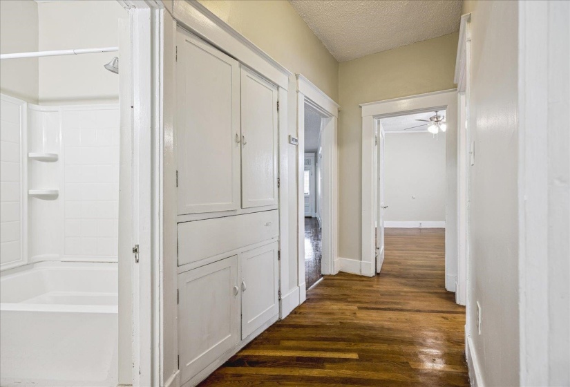 1901 LINDEN AVE, Memphis, Tennessee 38104, 3 Bedrooms Bedrooms, ,1 BathroomBathrooms,Duplexes,For Sale,LINDEN,10222642