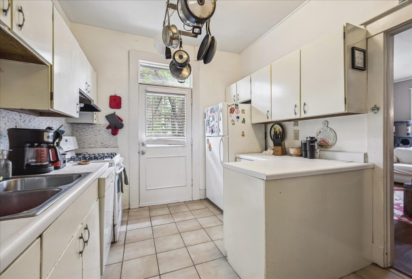 1901 LINDEN AVE, Memphis, Tennessee 38104, 3 Bedrooms Bedrooms, ,1 BathroomBathrooms,Duplexes,For Sale,LINDEN,10222642