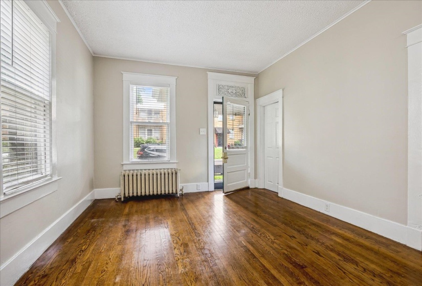 1901 LINDEN AVE, Memphis, Tennessee 38104, 3 Bedrooms Bedrooms, ,1 BathroomBathrooms,Duplexes,For Sale,LINDEN,10222642
