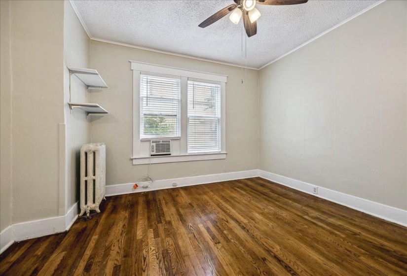 1901 LINDEN AVE, Memphis, Tennessee 38104, 3 Bedrooms Bedrooms, ,1 BathroomBathrooms,Duplexes,For Sale,LINDEN,10222642