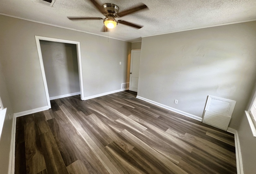 1644 RUSSWOOD RD, Memphis, Tennessee 38108, 3 Bedrooms Bedrooms, 6 Rooms Rooms,1 BathroomBathrooms,Rental Properties,For Sale,RUSSWOOD,10222716