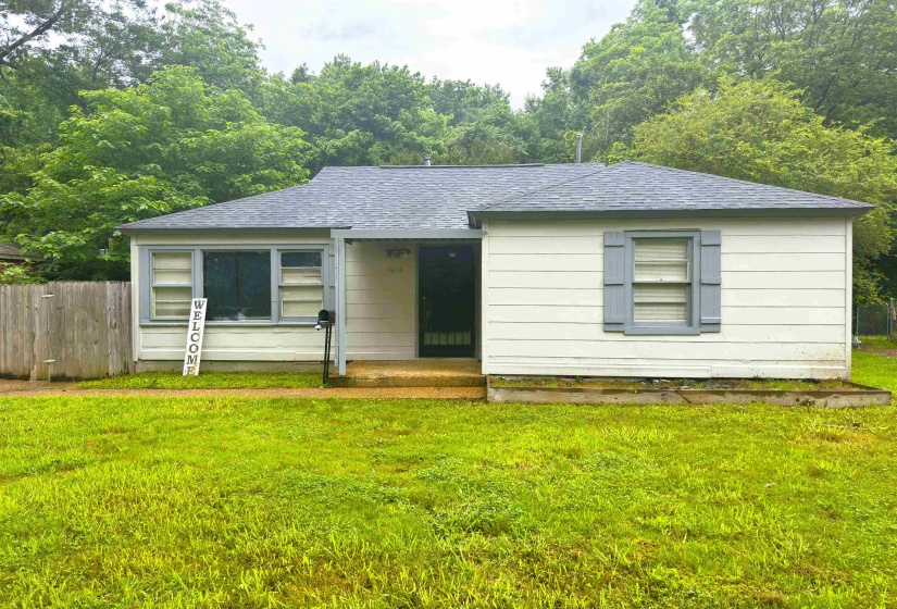 1644 RUSSWOOD RD, Memphis, Tennessee 38108, 3 Bedrooms Bedrooms, 6 Rooms Rooms,1 BathroomBathrooms,Rental Properties,For Sale,RUSSWOOD,10222716