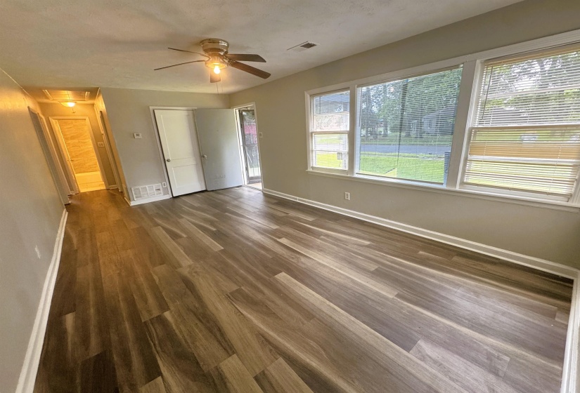 1644 RUSSWOOD RD, Memphis, Tennessee 38108, 3 Bedrooms Bedrooms, 6 Rooms Rooms,1 BathroomBathrooms,Rental Properties,For Sale,RUSSWOOD,10222716