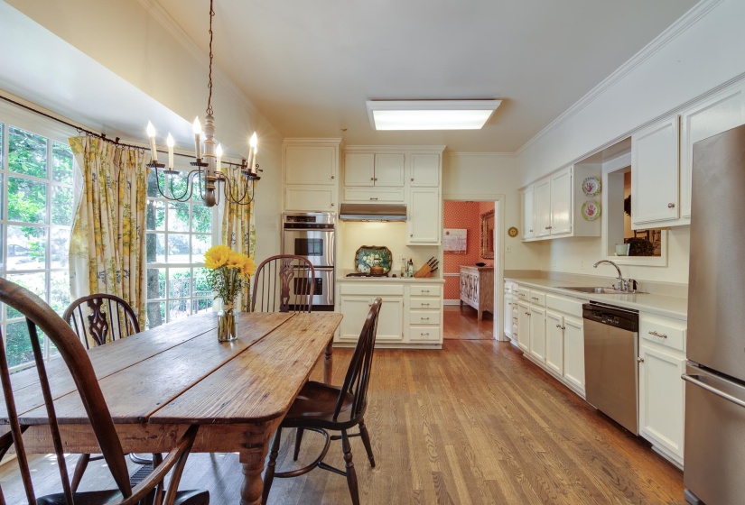 353 WILLIAMSBURG LN, Memphis, Tennessee 38117, 5 Bedrooms Bedrooms, 9 Rooms Rooms,3 BathroomsBathrooms,Residential,For Sale,WILLIAMSBURG,10222626
