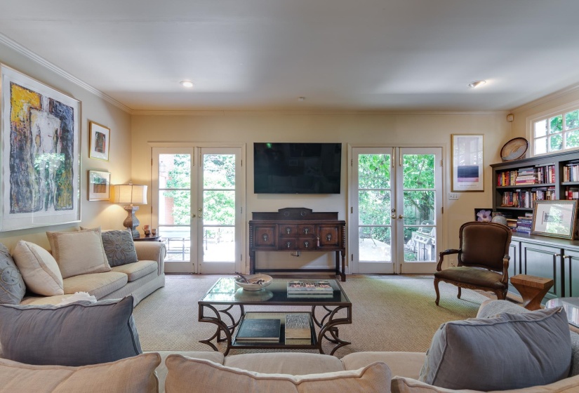 353 WILLIAMSBURG LN, Memphis, Tennessee 38117, 5 Bedrooms Bedrooms, 9 Rooms Rooms,3 BathroomsBathrooms,Residential,For Sale,WILLIAMSBURG,10222626