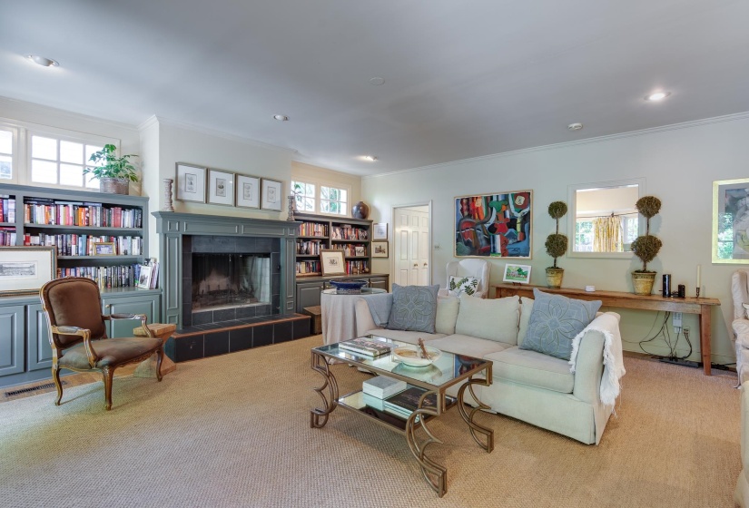 353 WILLIAMSBURG LN, Memphis, Tennessee 38117, 5 Bedrooms Bedrooms, 9 Rooms Rooms,3 BathroomsBathrooms,Residential,For Sale,WILLIAMSBURG,10222626