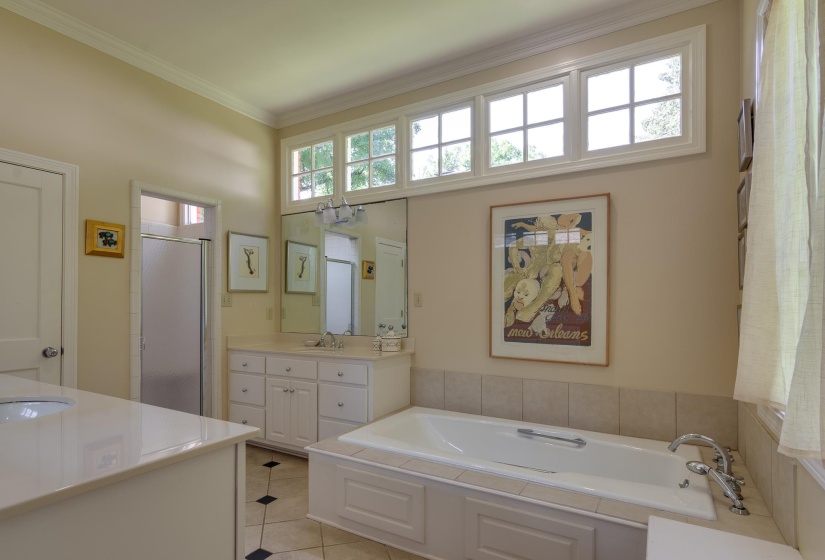 353 WILLIAMSBURG LN, Memphis, Tennessee 38117, 5 Bedrooms Bedrooms, 9 Rooms Rooms,3 BathroomsBathrooms,Residential,For Sale,WILLIAMSBURG,10222626