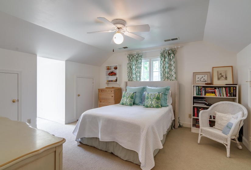353 WILLIAMSBURG LN, Memphis, Tennessee 38117, 5 Bedrooms Bedrooms, 9 Rooms Rooms,3 BathroomsBathrooms,Residential,For Sale,WILLIAMSBURG,10222626