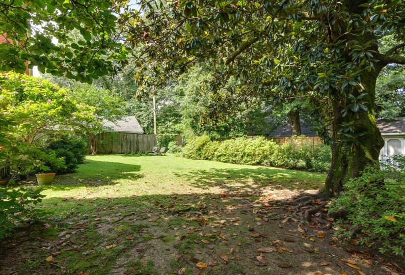 353 WILLIAMSBURG LN, Memphis, Tennessee 38117, 5 Bedrooms Bedrooms, 9 Rooms Rooms,3 BathroomsBathrooms,Residential,For Sale,WILLIAMSBURG,10222626
