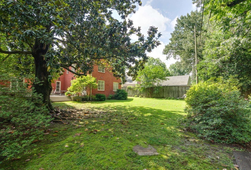 353 WILLIAMSBURG LN, Memphis, Tennessee 38117, 5 Bedrooms Bedrooms, 9 Rooms Rooms,3 BathroomsBathrooms,Residential,For Sale,WILLIAMSBURG,10222626