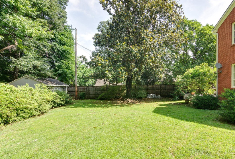 353 WILLIAMSBURG LN, Memphis, Tennessee 38117, 5 Bedrooms Bedrooms, 9 Rooms Rooms,3 BathroomsBathrooms,Residential,For Sale,WILLIAMSBURG,10222626
