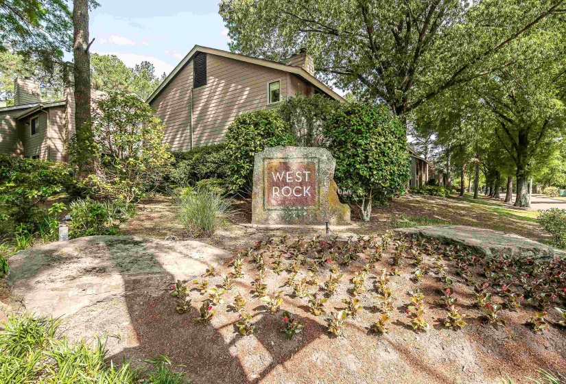 1812 CROSSFLOWER CV, Germantown, Tennessee 38138, 1 Bedroom Bedrooms, 4 Rooms Rooms,1.1 BathroomsBathrooms,Residential,For Sale,CROSSFLOWER,10222639