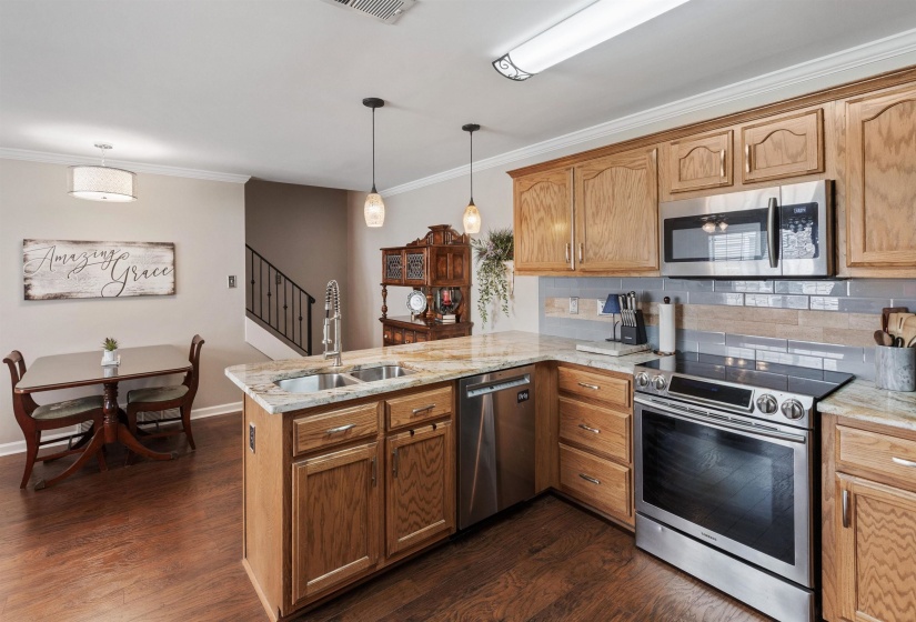 132 CENTER SPRINGS DR, Collierville, Tennessee 38017, 3 Bedrooms Bedrooms, 5 Rooms Rooms,2 BathroomsBathrooms,Residential,For Sale,CENTER SPRINGS,10222661